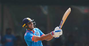 गिल ने स्टेडियम की छत पर छक्का मारा:कोहली को वान डर मेर्व ने बोल्ड किया, निदमनुरु का बाउंड्री पर बेहतरीन कैच