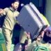 गजब बेइज्जती है… एयरपोर्ट पर ट्रक में सामान लादते दिखे पाकिस्तानी क्रिकेटर्स
