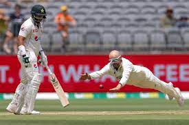पर्थ टेस्ट में ऑस्ट्रेलिया को 300 रन की बढ़त:पाकिस्तान 271 पर ऑलआउट; दूसरी पारी में वॉर्नर जीरो पर आउट, ऑस्ट्रेलिया- 84/2