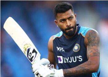 मुंबई इंडियंस के लिए बड़ा झटका, हार्दिक पंड्या हो सकते हैं IPL 2024 से बाहर!