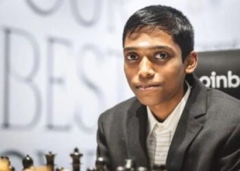 18 साल के प्रज्ञानंदा ने हार के बाद भी रचा इतिहास, अखबार के पहले पन्ने पर छाए ग्रैंडमास्टर