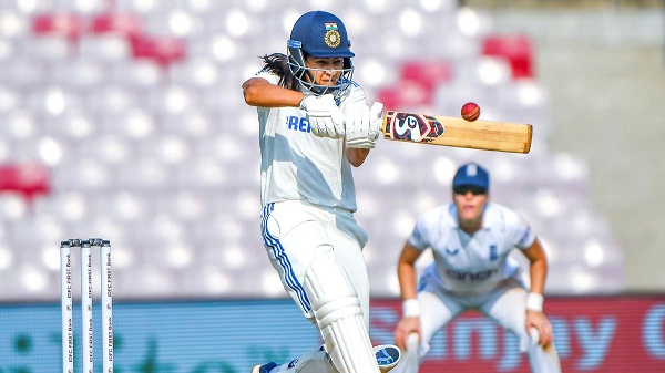 भारतीय महिला क्रिकेट टीम ने पहले दिन ही 7 विकेट खोकर 410 रन बनाए