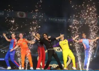 WPL: आखिरी गेंद पर छक्का लगाकर मुंबई इंडियंस जीता