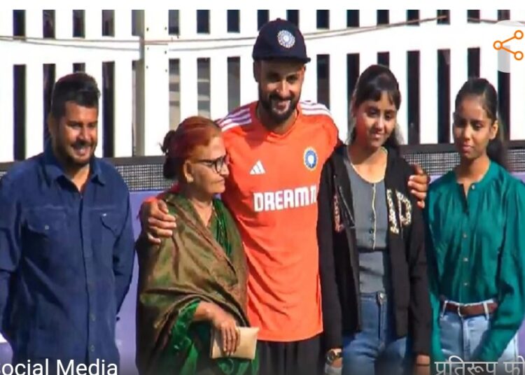 जानिए, आकाशदीप कौन है ?