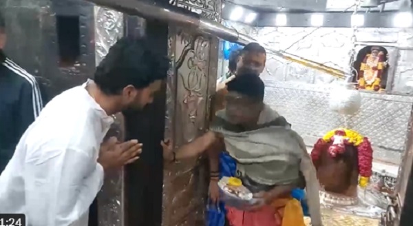 IPL 2024 से पहले महाकाल की शरण में पहुंचे क्रिकेटर केएल राहुल