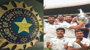 गावसकर बोले- रणजी प्लेयर्स की फीस 3 गुना बढ़े:एक मैच के मिलते हैं ₹2.40 लाख; चैंपियन मुंबई ने जीती ₹5 करोड़ प्राइज मनी