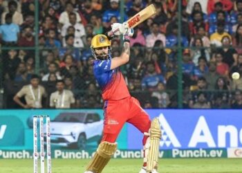 विराट कोहली का बड़ा कारनामा, IPL में पूरे किए 4000 रन; धवन-वॉर्नर के क्लब में बनाई जगह