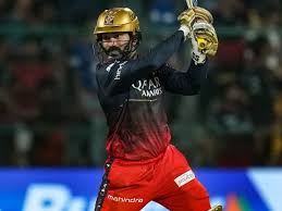 दिनेश कार्तिक एक बार फिर से फिनिशर की भूमिका निभाते हुए आरसीबी को जीत दिलाकर वापस लौटे