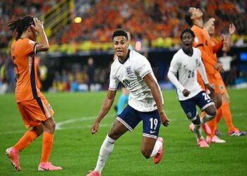 ओली वाटकिंस के दम पर फाइनल में पहुंचा इंग्लैंड, अब इस टीम से होगी खिताबी भिड़ंत