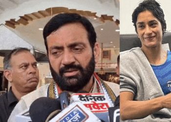 विनेश फोगाट को सिल्वर मेडलिस्ट जैसे सम्मान पर पेंच फंसा:CM सैनी ने की थी घोषणा, आचार संहिता लग गई, 4 करोड़ कैश दिया जाना था