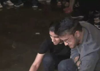 सौरव पत्नी और बेटी के साथ* *विरोध प्रदर्शन में शामिल हुए*