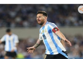 मेसी की दसवीं हैट्रिक, रोनाल्डो की बराबरी पर आए