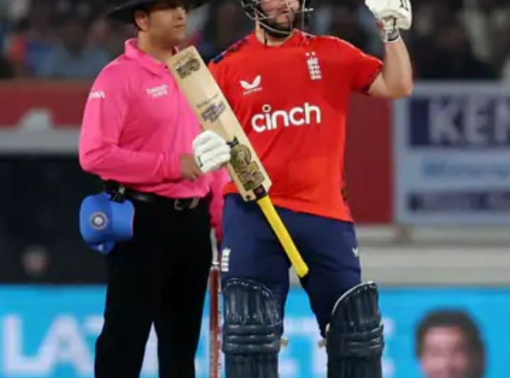 इंग्लैंड ने भारत को 26 रन से तीसरा टी-20 हराया:ओवर्टन को 3 विकेट, डकेट ने फिफ्टी लगाई; वरुण चक्रवर्ती को 5 विकेट