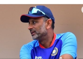 कौन है सितांशू  कोटक, जिन्हें बीसीसीआई ने बैटिंग कोच बनाया