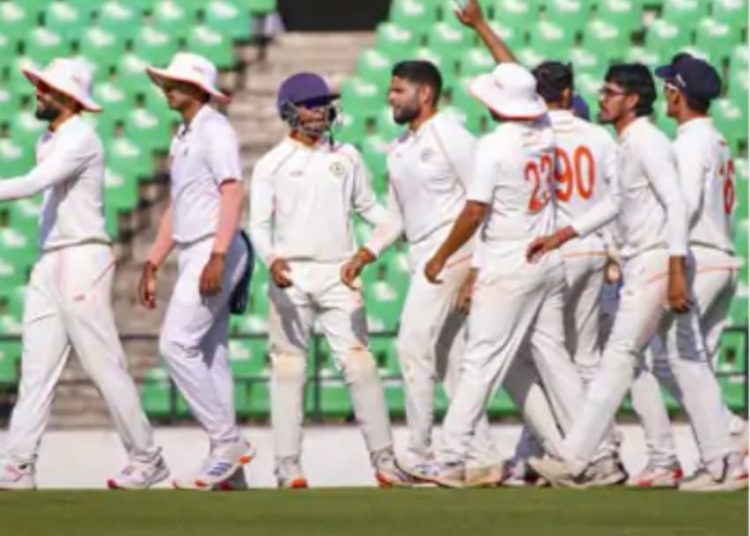 रणजी ट्रॉफी सेमीफाइनल- 5वें दिन मुंबई को 323 रन चाहिए:7 विकेट बाकी, केरल के खिलाफ गुजरात 28 रन से पीछे