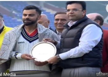Virat Kohli को DDCA ने स्पेशल ट्रॉफी और शॉल देकर किया सम्मानित, यहां जानें कारण