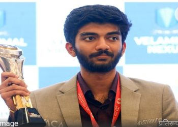 Gukesh में देखने को मिली MS Dhoni की झलक, मैग्नस कार्लसन के हार्ट-रेट मॉनीटर को बेहतर बनाया