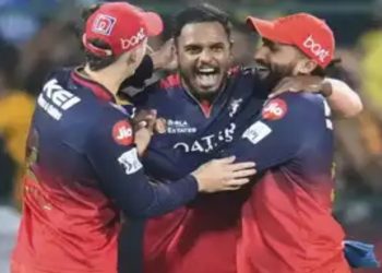 वाह! कभी पांच छक्के खाकर बन गए थे विलेन, अब RCB के हीरो यश दयाल के आगे एमएस धोनी भी दिखे बेबस