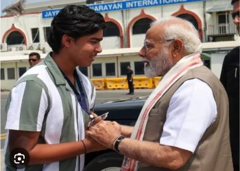 क्रिकेटर वैभव सूर्यवंशी ने PM मोदी के पैर छुए:पटना एयरपोर्ट पर 10 मिनट तक बात की; सबसे कम उम्र में IPL खेलने वाले प्लेयर