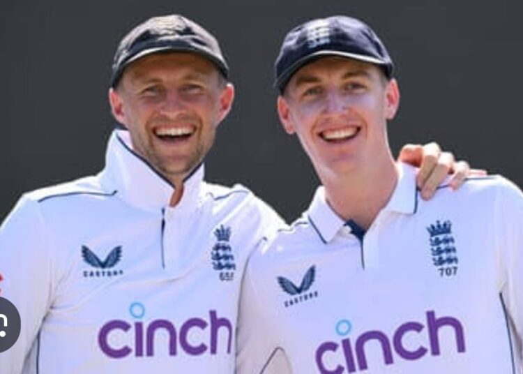 इंग्लैंड जीत से 35 रन और भारत चार विकेट दूर