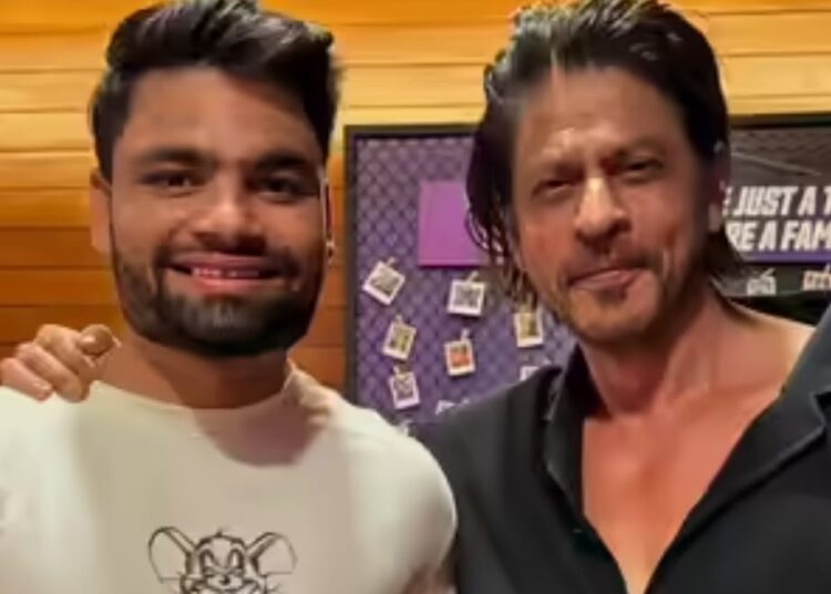 टीम इंडिया से बाहर होने के बाद शाहरुख खान के साथ प्लेन में नहीं बैठना चाहते थे रिंकू सिंह