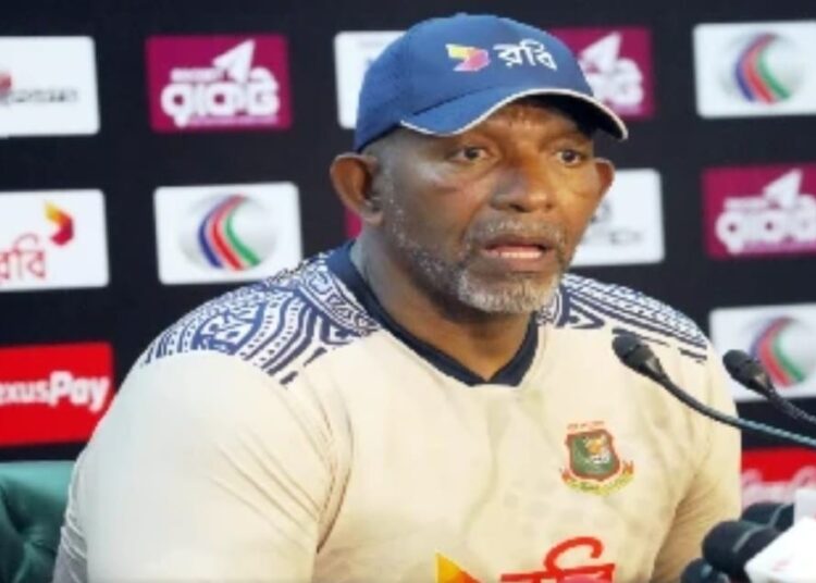 कोई भी टीम भारत को हरा सकती है /सिमंस