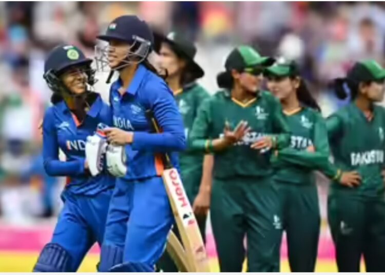 क्या पुरुष टीम की तरह महिला टीम भी पाकिस्तानी खिलाड़ियों से नहीं मिलाएगी हाथ?