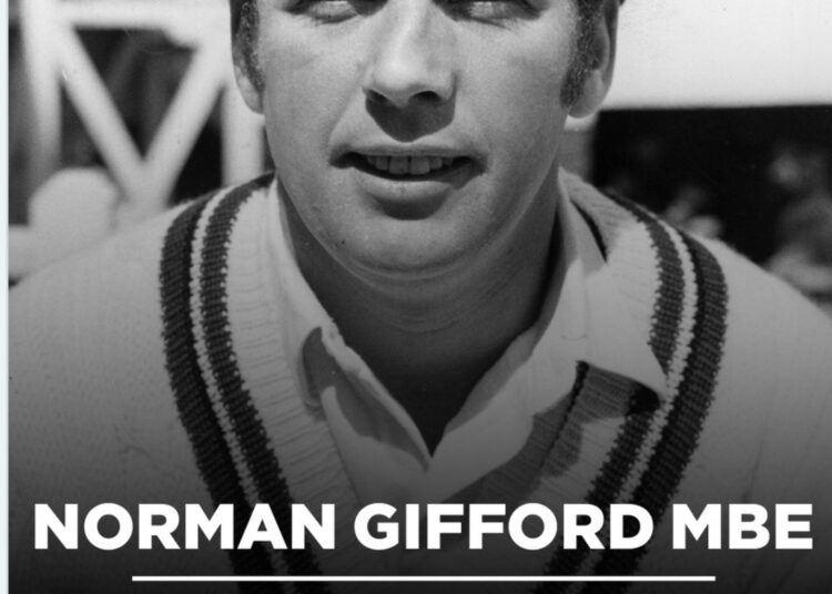 44 साल की उम्र में डेब्यू और 2000 से ज्यादा विकेट, गिफोर्ड अब नहीं रहे