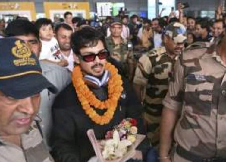 वर्ल्ड कप जीत कर आए हैं अच्छे सवाल कीजिए ,कीर्ति आजाद के बेकार सवाल  मत पूछिए