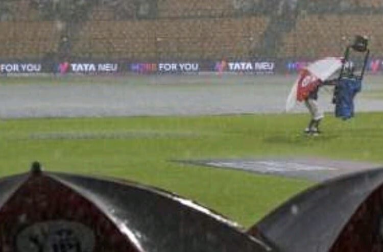 निगाहें केवल आईपीएल के पहले मैच पर ही नहीं बारिश पर भी है